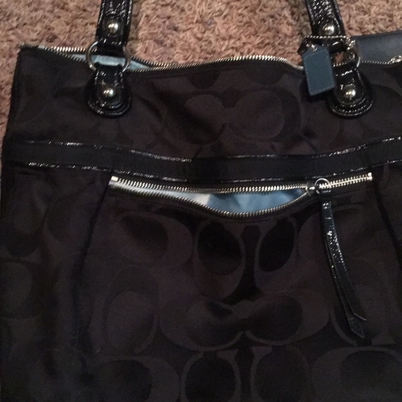 Coach canvas and pleather shoulder bag. - Picture 4 of 4